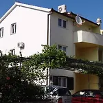 Okrug Gornji 28 Daire
