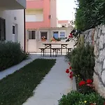 Okrug Gornji 28 Daire *